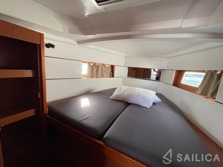 Oceanis 38 - Yacht Charter Sailica