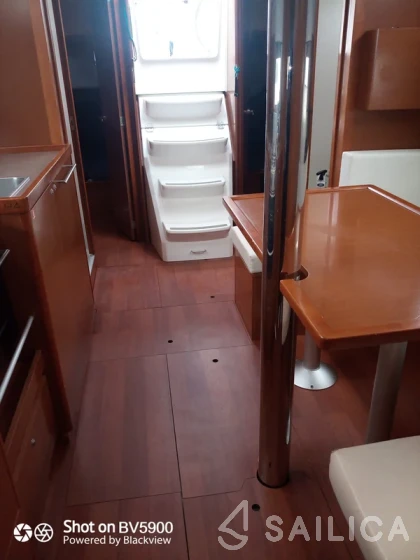 Oceanis 38 - Yacht Charter Sailica