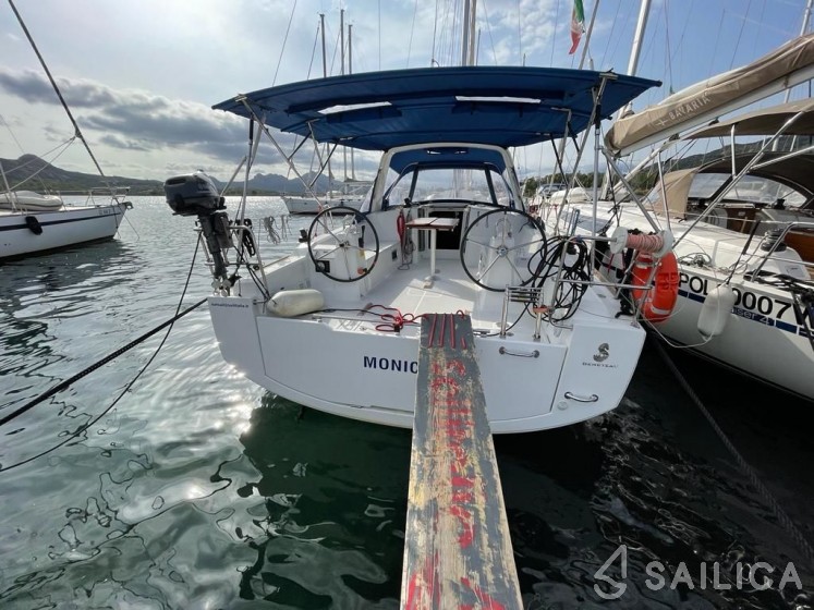 Oceanis 38 - Yacht Charter Sailica