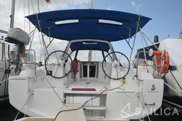 Oceanis 38 - Yacht Charter Sailica