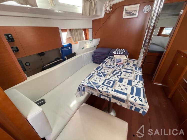 Oceanis 38 - Yacht Charter Sailica