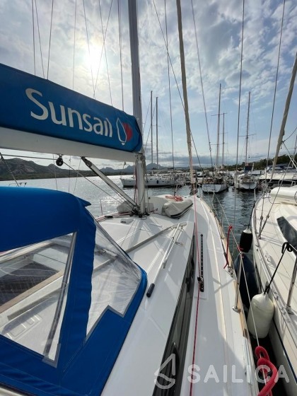 Oceanis 38 - Yacht Charter Sailica