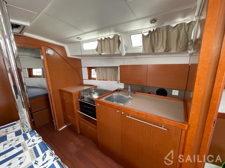 Oceanis 38 - Yacht Charter Sailica
