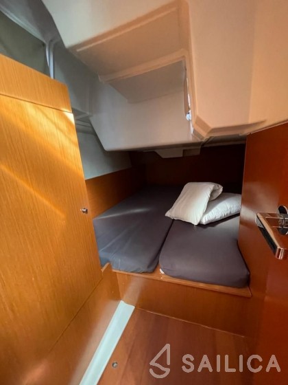 Oceanis 38 - Yacht Charter Sailica