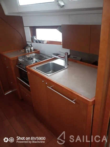 Oceanis 38 - Yacht Charter Sailica