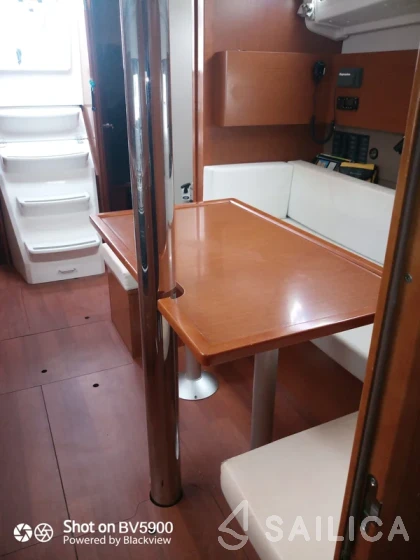 Oceanis 38 - Yacht Charter Sailica