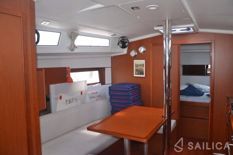 Oceanis 38.1 - Yacht Charter Sailica