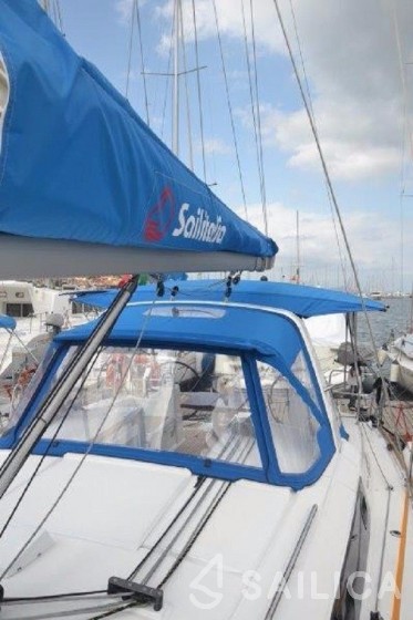 Oceanis 38.1 - Yacht Charter Sailica