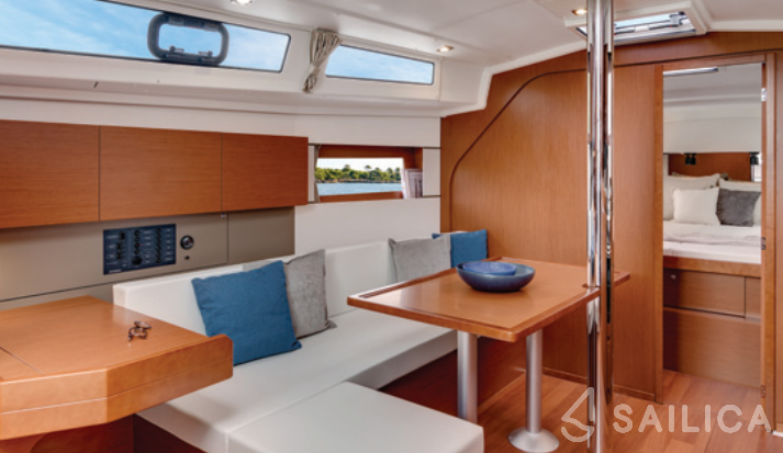 Oceanis 38 - Yacht Charter Sailica