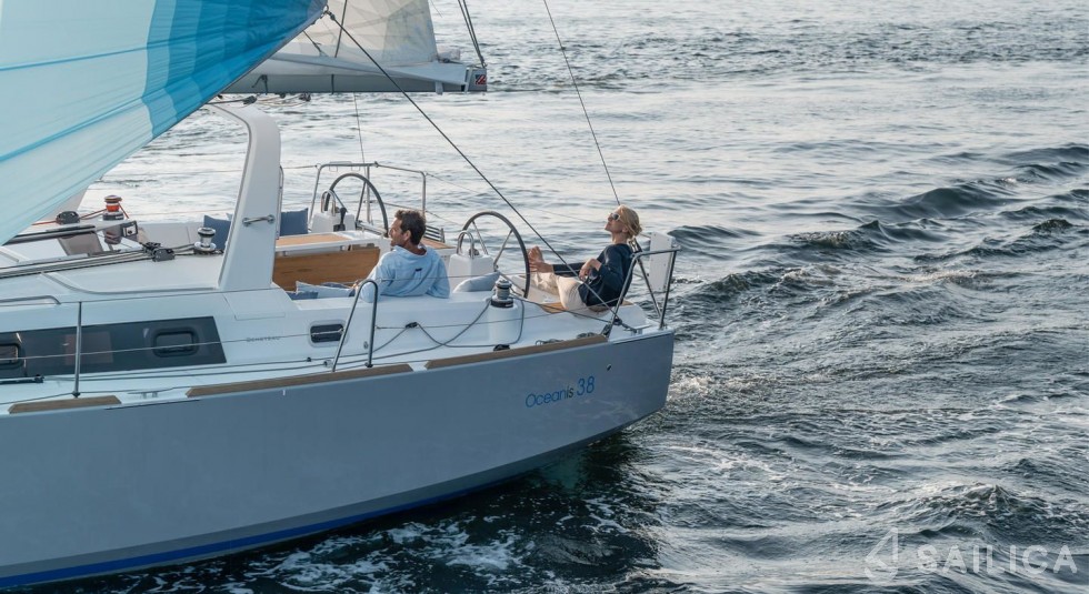 Oceanis 38 - Yacht Charter Sailica