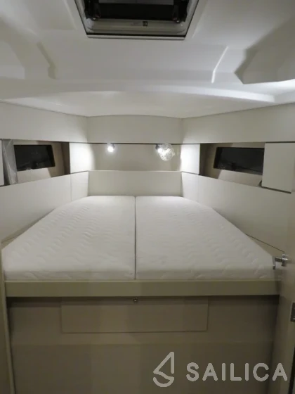 Oceanis 38 - Yacht Charter Sailica
