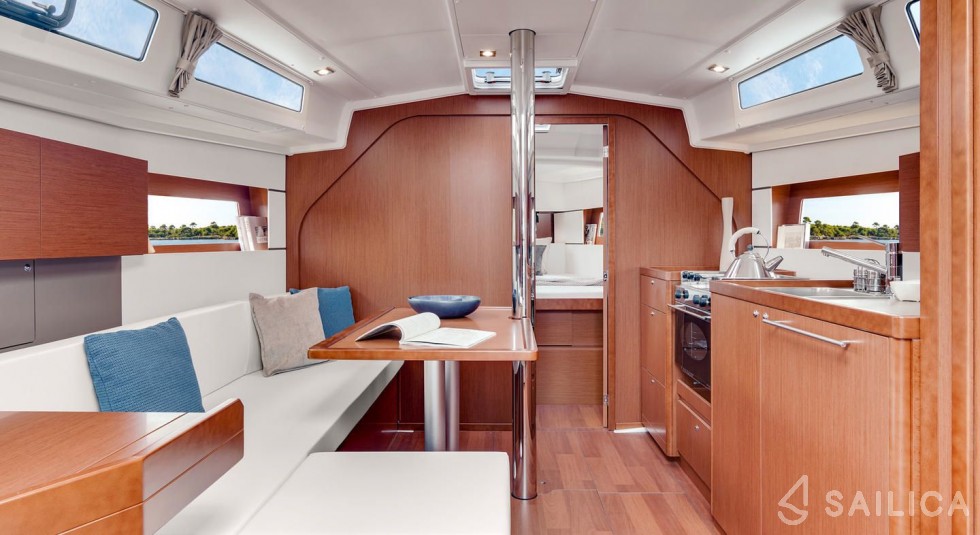 Oceanis 38 - Yacht Charter Sailica