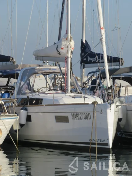 Oceanis 38 - Yacht Charter Sailica