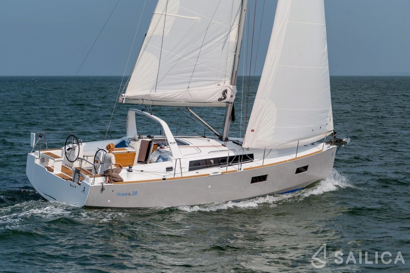 Oceanis 38 - Yacht Charter Sailica