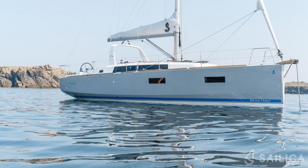 Oceanis 38 - Yacht Charter Sailica