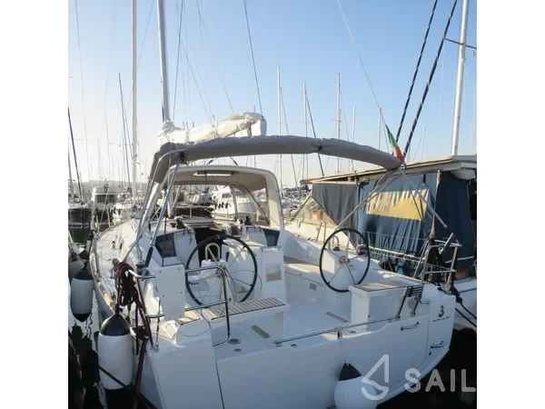 Oceanis 38 - Yacht Charter Sailica