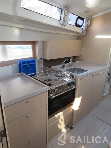 Oceanis 38 - Yacht Charter Sailica