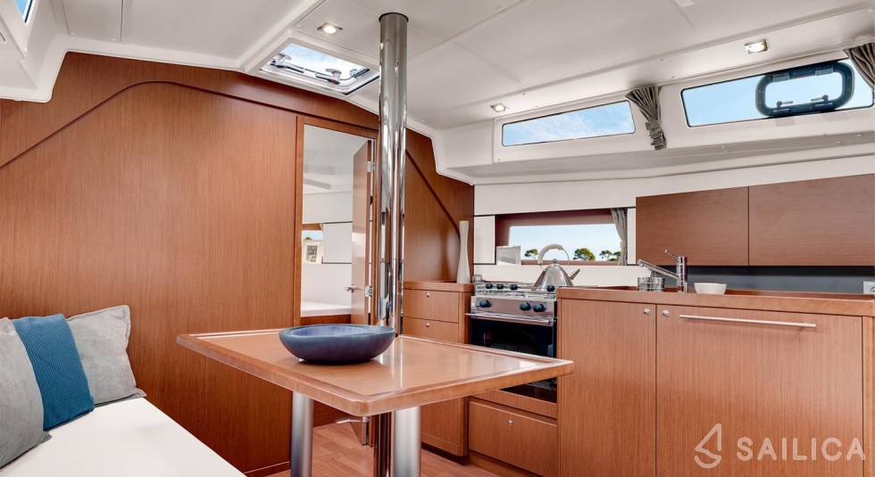 Oceanis 38 - Yacht Charter Sailica
