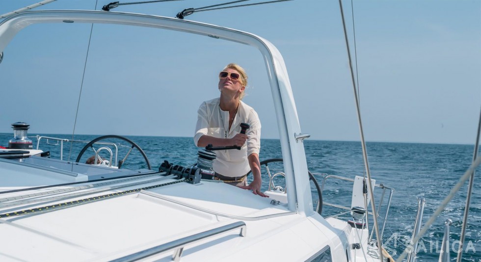 Oceanis 38 - Yacht Charter Sailica