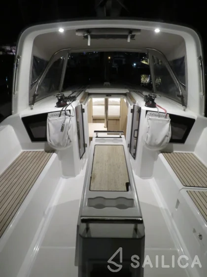 Oceanis 38 - Yacht Charter Sailica