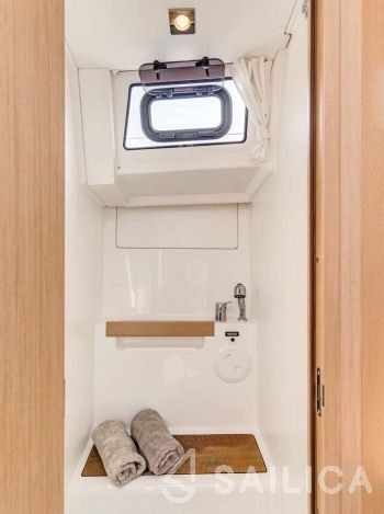 Oceanis 38.1 - Yacht Charter Sailica
