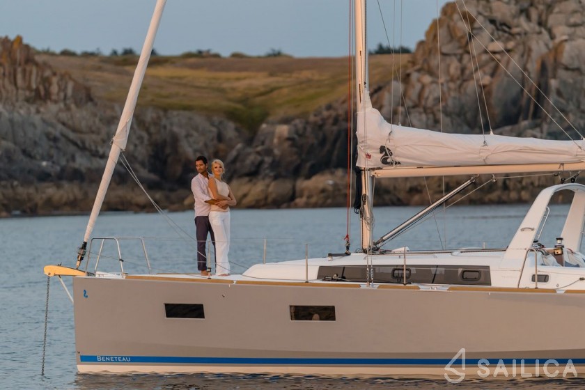 Oceanis 38.1 - Yacht Charter Sailica