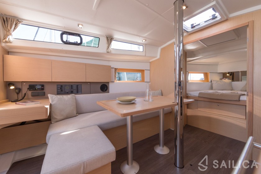 Oceanis 38.1 - Yacht Charter Sailica