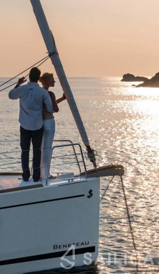 Oceanis 38.1 - Yacht Charter Sailica