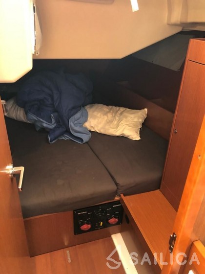 Oceanis 41.1 - Yacht Charter Sailica