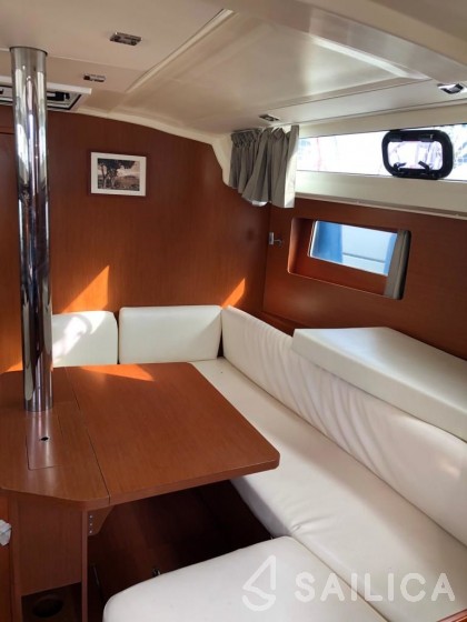Oceanis 41.1 - Yacht Charter Sailica