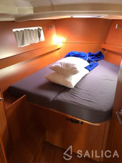 Oceanis 41.1 - Yacht Charter Sailica