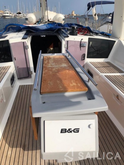 Oceanis 41.1 - Yacht Charter Sailica