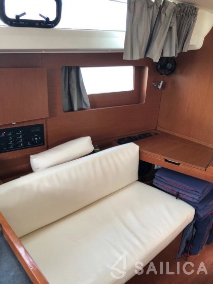 Oceanis 41.1 - Yacht Charter Sailica