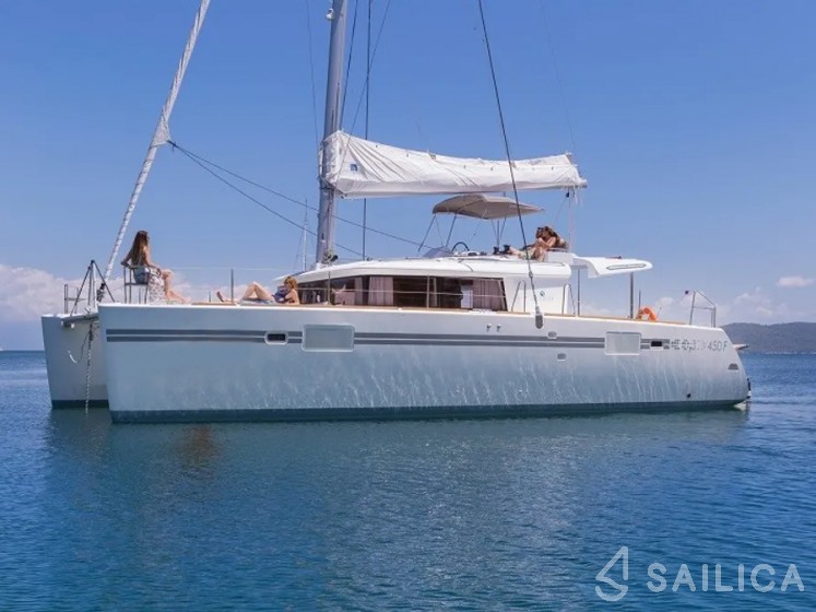 Lagoon 450  Flybridge - Yacht Charter Sailica