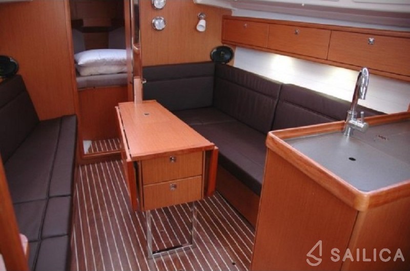 Bavaria 33 Cruiser - Yacht Charter Sailica