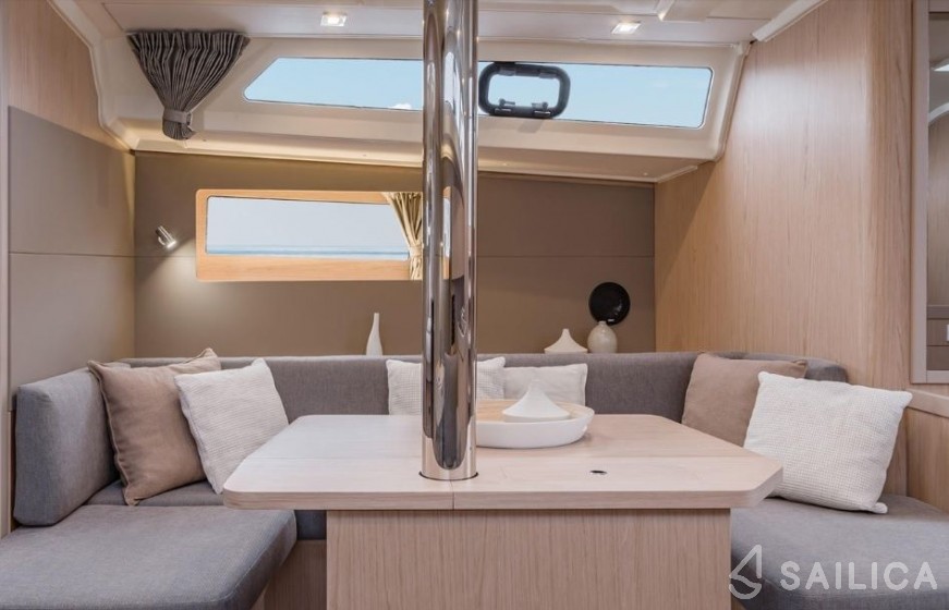 Oceanis 41.1 - Yacht Charter Sailica