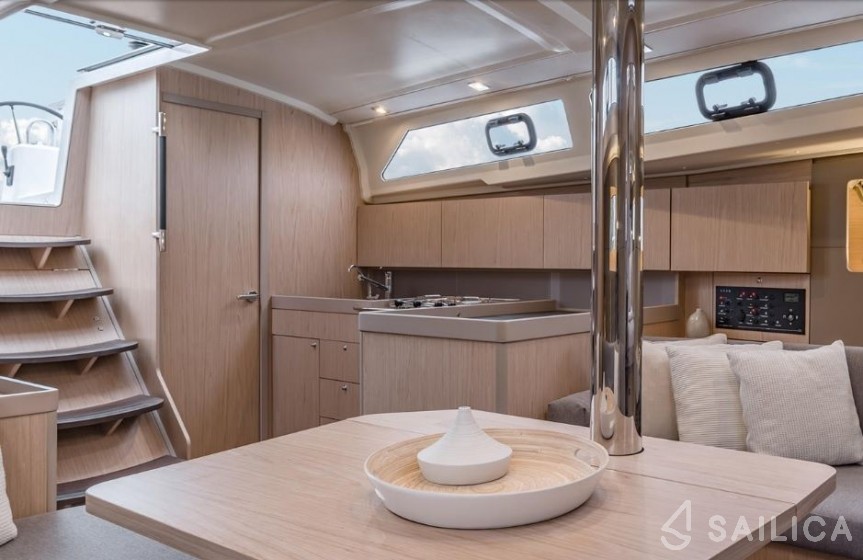 Oceanis 41.1 - Yacht Charter Sailica