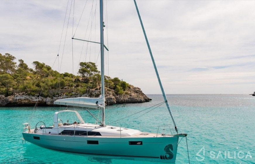 Oceanis 41.1 - Yacht Charter Sailica