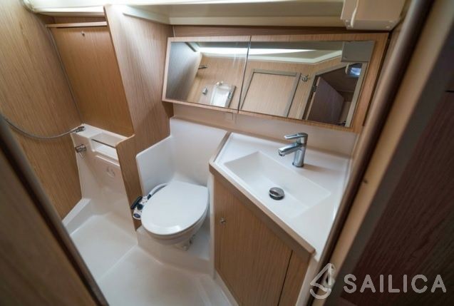 Oceanis 41.1 - Yacht Charter Sailica
