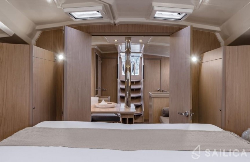 Oceanis 41.1 - Yacht Charter Sailica