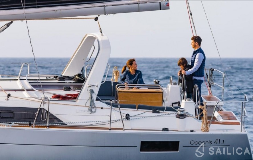 Oceanis 41.1 - Yacht Charter Sailica