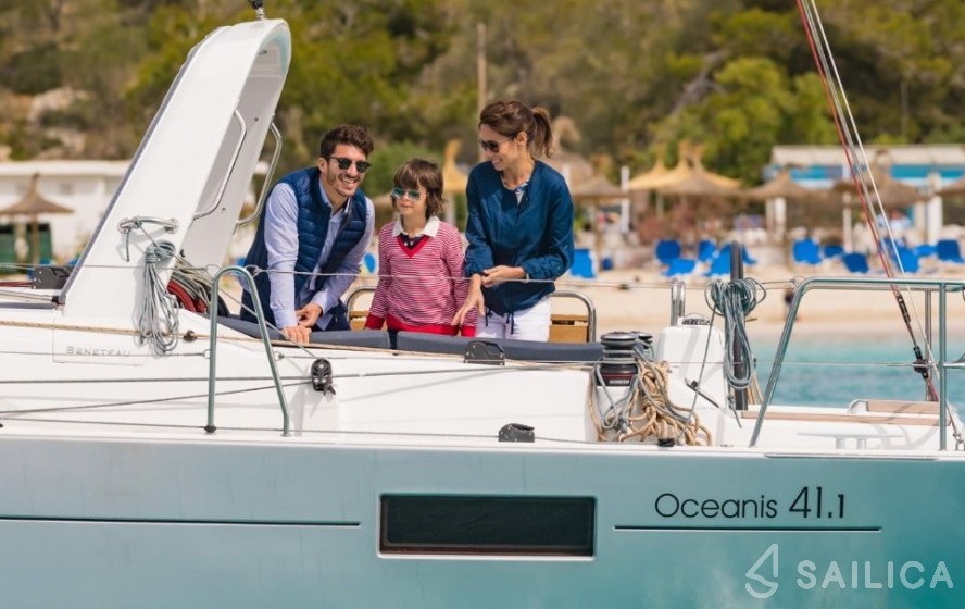 Oceanis 41.1 - Yacht Charter Sailica