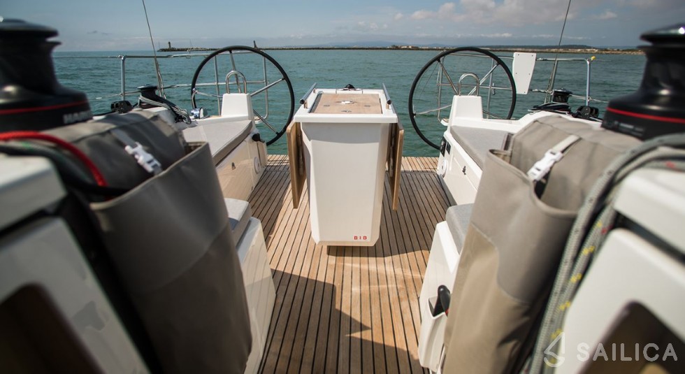 Oceanis 40.1 - Yacht Charter Sailica