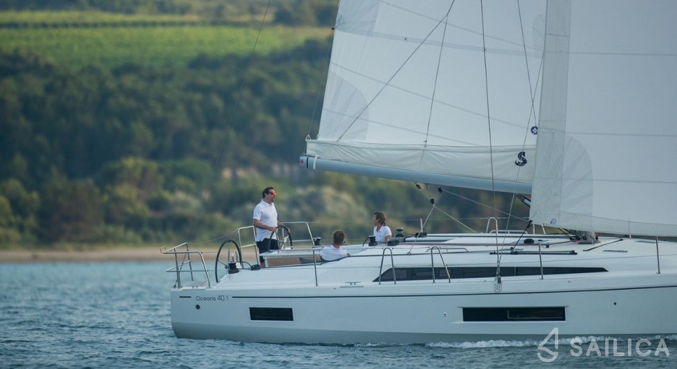 Oceanis 40.1 - Yacht Charter Sailica
