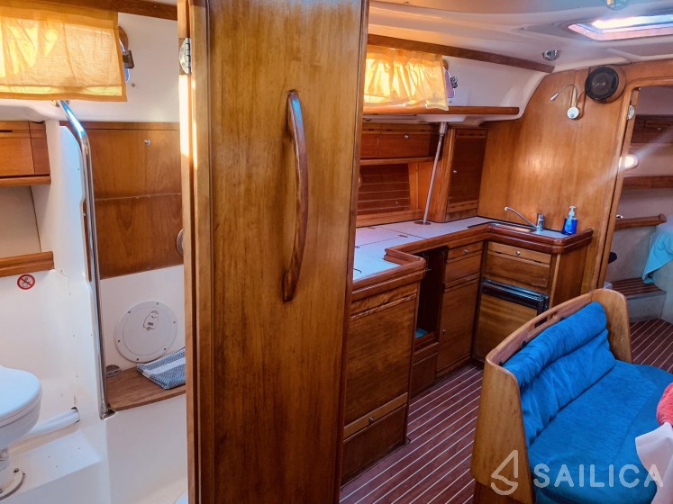 Bavaria 42 - Yacht Charter Sailica