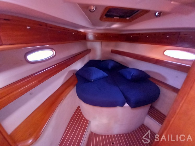 Bavaria 42 - Yacht Charter Sailica