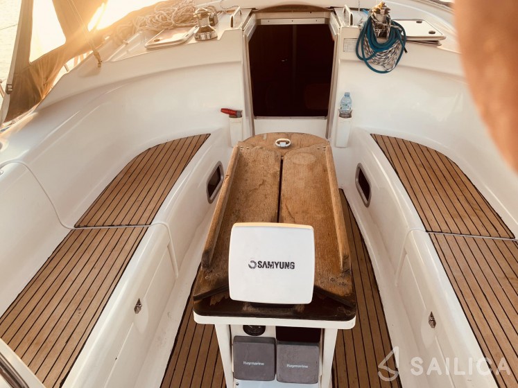 Bavaria 42 - Yacht Charter Sailica