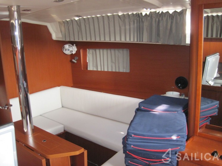 Oceanis 41.1 - Yacht Charter Sailica