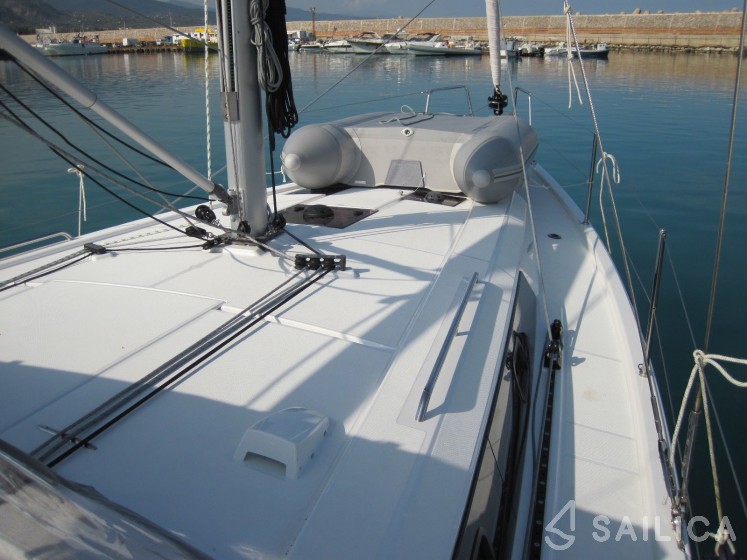 Oceanis 41.1 - Yacht Charter Sailica