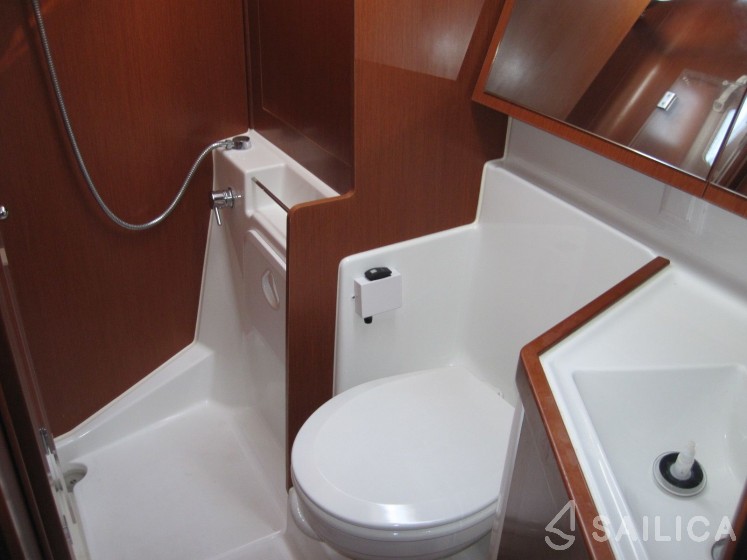 Oceanis 41.1 - Yacht Charter Sailica